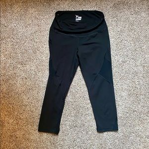 Old Navy Active Go-Dry 3/4 Leggings